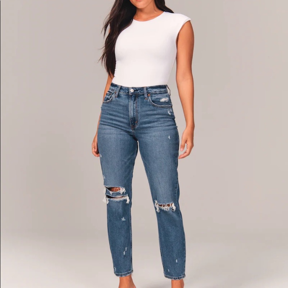 Abercrombie Curve Love High Rise Mom Jeans, Size 8S